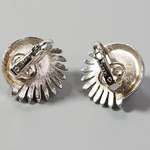 Crown Trifari Button Clip-On Earrings Mother of Pearl Silver Tone Fashion Jewely - Picture 3 of 8